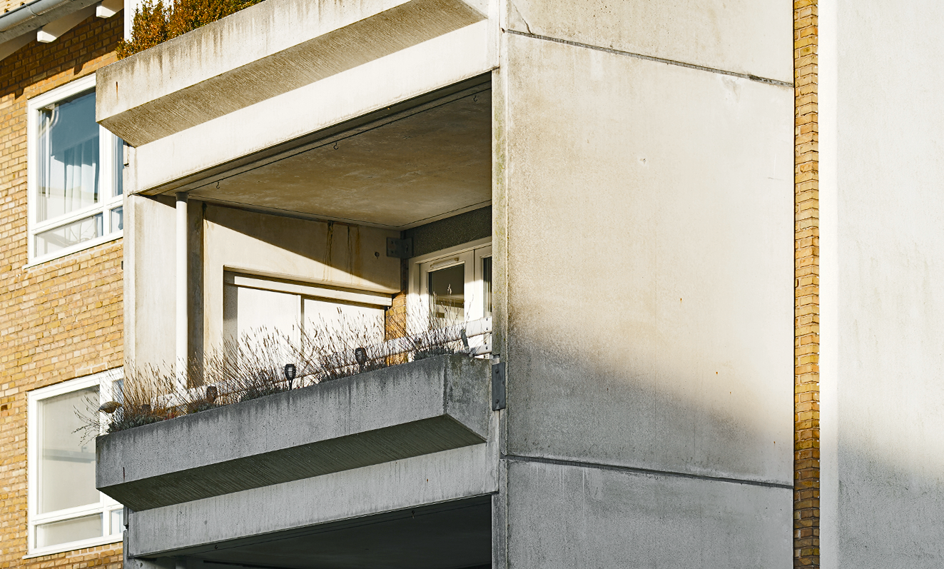 Foto af  vægunderstøttende altaner. 